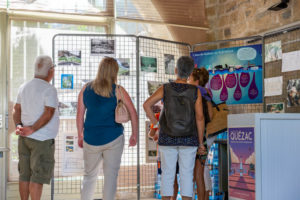 Accueil des visites guidées de la source de l'eau de Quézac